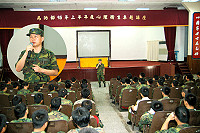 馬祖防衛指揮部政戰主任宋上校期勉全軍官兵身體力行心理健康的正確態度,勇敢面對生活的壓力與挑戰。(圖/文:吳語軒)