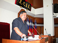 　議長陳振清敲下議事槌，縣議會第四屆第一次定期大會昨天圓滿閉會。（圖／文：曹重偉）