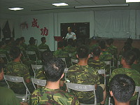 　莒光警察所向軍中防止毒品宣導現場。（圖／文：陳樂團）