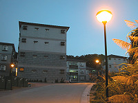 　清水住宅近日完成路燈架設，讓晚歸人不用再摸黑返家。（圖／文：曹重偉）