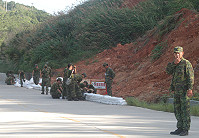 東引駐軍加強防颱措施。(圖/文:陳其敏)