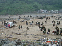 　北高指揮部出動大批官兵協助塘后道災後復原工作。（圖：北竿鄉公所提供）