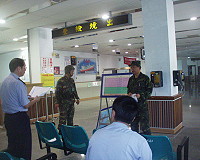 馬祖防衛指揮部就「聯信操演」相關事項向與會人員說明。(圖/文:陳志銘)