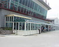 大批因碧利斯颱風滯留的小三通旅客搭乘加班船返馬。(圖/文:陳志銘)