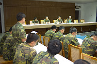 馬祖防衛指揮部指揮官陸中將以「己所不欲,勿施於人」期勉防區幹部發揮將心比心的心態,真誠關懷部屬,以招募更多人才加入部隊的大家庭。(圖/文:吳語軒)