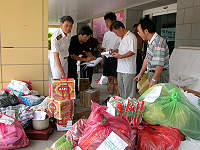 　過量攜帶或闖關的大陸物品經海關會同縣府人員對照後，都難逃銷毀的命運。（圖／文：曹重偉）