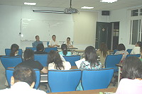 　縣府公務人員進階英語研習班開課，三十餘名地區現職公務員，利用晚間時間強化自身附加價值。（圖／文：陳志銘）