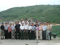 　顏主席訪問莒光鄉向鄉親問候，發放慰問金，並參訪東莒國小校舍整建工程。（圖／文：陳樂團）
