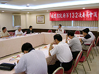 　福建省政府第一三二次委員會議在馬召開，省主席顏忠誠仔細聆聽委員的提案並現場作出答覆與裁示。（圖／文：曹重偉）