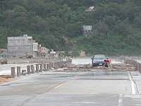 　強勁東北季風加上大潮，北竿塘后道出現越浪情況。（圖／文：陳鵬雄）