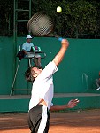 　莒光鄉隊員曹以健場邊有人說他長得像馬蓋先，打起球來也是拚勁十足。（圖／文：曹重偉）