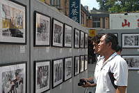 山隴社區發展協會舉辦「往日重現-少壯篇」老照片展,展出社區壯年居民年少時期的照片。(圖/文:陳志銘)