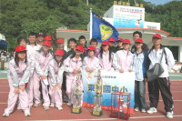 擁抱歡笑淚水 相約九七再見-九五年縣運大會閉幕。(圖與文:陳其敏、陳志銘、曹重偉)