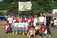 擁抱歡笑淚水 相約九七再見-九五年縣運大會閉幕。(圖與文:陳其敏、陳志銘、曹重偉)
