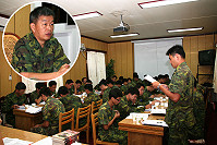 馬防部政戰主任宋將軍日前主持第三季政戰擴大會報,期許全體政戰幹部落實部隊教育訓練官兵服務,敦親睦鄰,主動瞭解軍民間問題,並貫徹各項保密規定,以落實建軍備戰工作。(圖/文:紀宏曄)