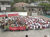 　南北竿三所獨立小學在&#22338;里國小反菸大會師。（圖／文：陳鵬雄）