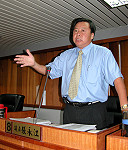 　縣議員張永江進行質詢。（圖／文：曹重偉）