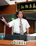 　副議長陳貴忠進行質詢。（圖／文：曹重偉）