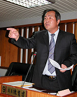 　縣議員陳書建進行質詢。（圖／文：曹重偉）