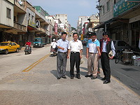 　酒廠到介壽村道路要利用生活圈道路改善計畫全面進行改善，相關單位進行施工前會勘。（圖／文：陳鵬雄）