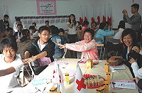 兩岸紅十字青少年志工透過團康活動,搭起友誼的橋樑。(圖/文:陳其敏)