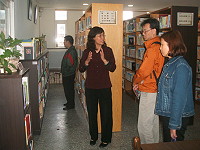 公共圖書館訪視委員抵達文化局附屬圖書館。(圖/文:林冰芳)