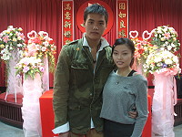 現任砲三連士官黃弓柏與女友鄭筱寧昨日在地方法院締結連理。(圖/文:林冰芳)