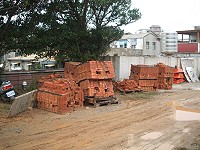 東莒民眾添購建材改善居住品質。(圖/文:林冰芳)