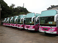 　車船處包車費用明年元旦起上漲，也使該處新引進的「卡蹓公車」要花更多錢才能租到。（圖／文：曹重偉）