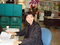 黃筠琍調升移民署馬祖收容所分隊長,要隻身遠赴離島上任,同事封她「女中豪傑」。(圖:轉自聯合報)