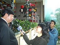 　縣長陳雪生接受福建東南電視台專訪，並歡迎福建鄉親來馬祖做客。（圖／連江縣政府提供）