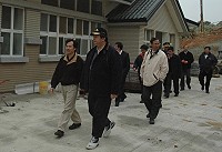 縣長陳雪生視察東引鄉衛生所新建工程。(圖/文:陳其敏)