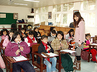 　南竿三校冬令營活動登場，承辦單位中正國小為學童們準備了豐富課程，直笛組特別邀請到王筱君老師擔任指導。（圖／文：曹重偉）