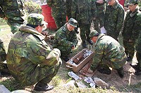 　馬防部指揮官張中將視導北竿地區彈藥庫儲情形，要求務必注意防潮、防熱，做好庫儲安全管理工作。（圖／文：劉家興）