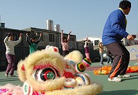 　東引國小舞獅隊勤加練習，要為春節增添喜慶氣氛。（圖／文：陳其敏）