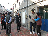 　縣長陳雪生走訪北竿各村向鄉親拜年，同時關心地方建設需求。（圖／文：陳鵬雄）