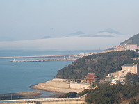 受到不穩定天氣影響,從南竿眺望的北竿島出現了漸層。(圖/文:林冰芳)