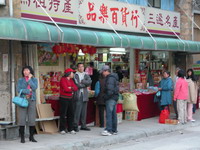 年假還沒結束,地區就湧進不少觀光客,各特產店都可以看見他們的蹤跡。(圖/文:曹重偉)