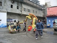 　國中組的舞龍隊練習時間雖少，但是默契可一點也不含糊。（圖／文：林冰芳）