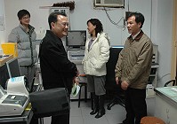 　東引鄉衛生所第一位主任醫師陳行鑫，在衛生局長劉增應的帶領下到東引上任服務。（圖／文：陳其敏）