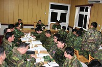 副指揮官日前於政教研討會實施工作指導,希冀各級政戰幹部貫徹落實於部隊實務中,成為部隊穩定的力量。(圖/文:劉家興)
