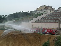 　北竿消防單位及義消在民眾公墓進行消防演練。（圖／文：陳鵬雄）