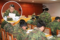 馬防部副指揮官吳將軍日前主持「九十六年度第一季志願役士兵召募成效檢討會」時期勉,明確賦予招募目標,採專人專責方式,藉定期會議會報,實施經驗分享,並以重獎方式,落實招募成效。(圖/文:劉家興)
