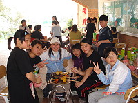 介壽國中小三十一週年校慶,師生烤肉同樂。(圖/文:劉秋月)
