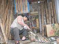 　北竿鄉親王旭東在漂流竹木間找到生命的另一個寄託。（圖／文：陳鵬雄）
