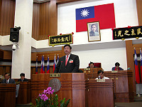 　縣議會第四屆第三次定期大會開議，由縣長陳雪生進行連江縣政府施政報告。（圖／文：曹重偉）