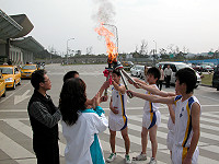 　今年全中運聖火抵馬，由教育局長林平銀主持主火交接及點火儀式，再由地區運動員代表隊手持聖火繞行各村。（圖／文：曹重偉）