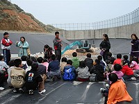 　東引國小戶外教學，參觀垃圾衛生掩埋場及資源回收場。（圖／文：陳其敏）