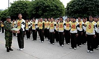 指揮官郝將軍贈送飲料表示欣慰與嘉許之意。(圖/文:吳孟學)