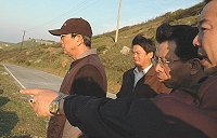 　副縣長徐文吉、工務局長張賢潭、縣議員張永江等人勘察水紫澳集水區。（圖／文：陳其敏）